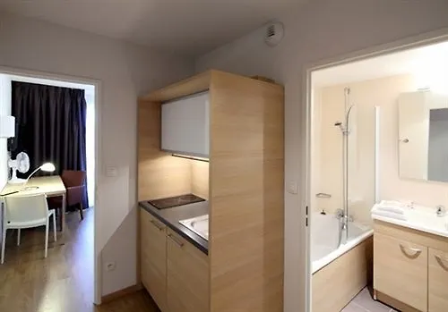 Residhome Ferrand Gergovia מלון דירות